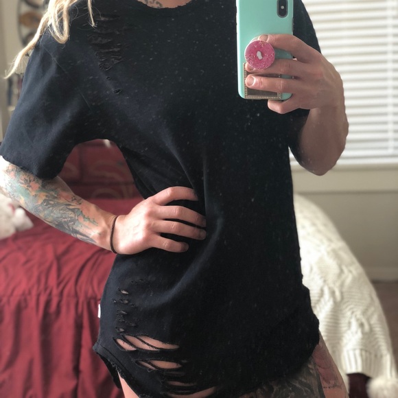 Distressed men’s T - Picture 1 of 2